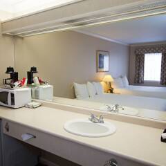 Отель Glenwood Inn & Suites ванная фото 2