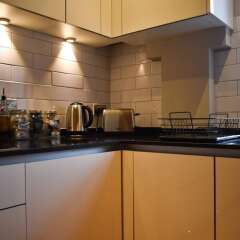 Апартаменты Modern 1 Bedroom Apartment With Balcony By Preston Park Брайтон в номере
