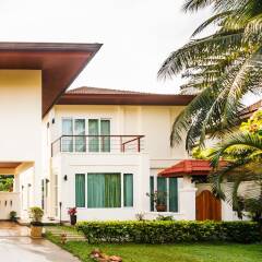 Отель Baan Kaja Villa by Lofty фото 6