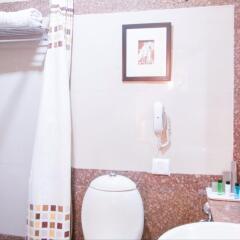 Отель The Corus Hotel Индия, Нью-Дели - отзывы, цены и фото номеров - забронировать отель The Corus Hotel онлайн ванная фото 2