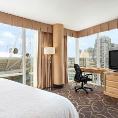 Отель Hampton Inn and Suites by Hilton, Downtown Vancouver Канада, Ванкувер - отзывы, цены и фото номеров - забронировать отель Hampton Inn and Suites by Hilton, Downtown Vancouver онлайн удобства в номере