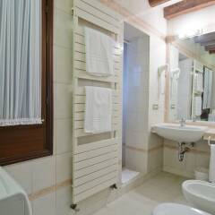 Отель Fenice Apartments in Venice Италия, Венеция - отзывы, цены и фото номеров - забронировать отель Fenice Apartments in Venice онлайн ванная