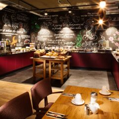 Отель pentahotel Liège Бельгия, Льеж - 1 отзыв об отеле, цены и фото номеров - забронировать отель pentahotel Liège онлайн питание фото 2