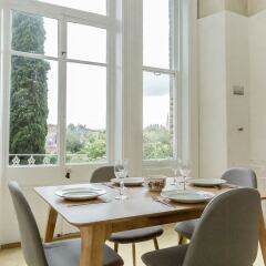 Апартаменты Spacious 1BR Period Apartment Hampstead Лондон питание