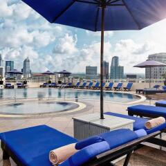 Отель Sofitel Saigon Plaza Вьетнам, Хошимин - отзывы, цены и фото номеров - забронировать отель Sofitel Saigon Plaza онлайн бассейн