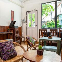 FoRest Bed & Brunch - Hostel Бангкок интерьер отеля