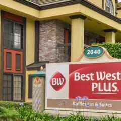Отель Best Western Plus Raffles Inn & Suites фото 17