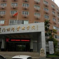 Отель Easy Inn - Xiamen Yangtaishanzhuang парковка