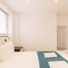 Отель Leicester Square Just Renovated 2BD Mezzanine Flat Великобритания, Лондон - отзывы, цены и фото номеров - забронировать отель Leicester Square Just Renovated 2BD Mezzanine Flat онлайн комната для гостей фото 3