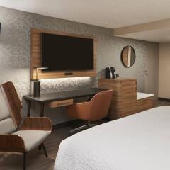 Отель Fairfield by Marriott Montreal Downtown Канада, Монреаль - отзывы, цены и фото номеров - забронировать отель Fairfield by Marriott Montreal Downtown онлайн удобства в номере фото 2