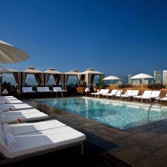 Отель SIXTY Beverly Hills бассейн