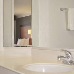 Отель La Quinta Inn by Wyndham Dallas Uptown США, Даллас - отзывы, цены и фото номеров - забронировать отель La Quinta Inn by Wyndham Dallas Uptown онлайн ванная