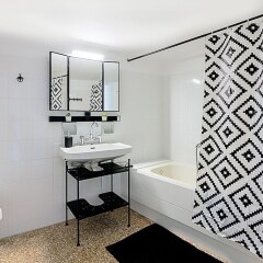 Апартаменты Hippy Decorated 2 Bedrooms Apartment Афины ванная