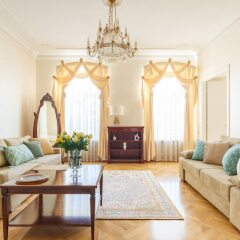 Гостиница Charming Apartments near Hermitage в Санкт-Петербурге отзывы, цены и фото номеров - забронировать гостиницу Charming Apartments near Hermitage онлайн Санкт-Петербург комната для гостей фото 4