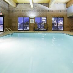 Отель Holiday Inn Express & Suites Bloomington - Mpls Arpt Area West Блумингтон бассейн фото 3