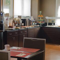 Hotel Vía Castellana питание