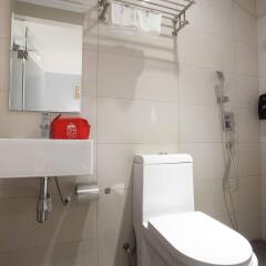 Отель ZEN Rooms Chinatown KL Малайзия, Куала-Лумпур - отзывы, цены и фото номеров - забронировать отель ZEN Rooms Chinatown KL онлайн ванная фото 2