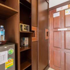 Отель Marina Boutique Suites сейф в номере