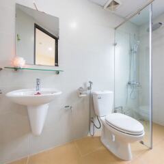 Апартаменты Granda Trung Hoa Apartment ванная фото 2