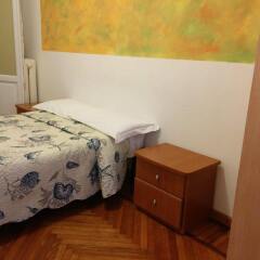 Отель Adam's House сейф в номере