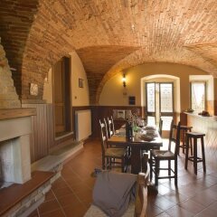 Отель Farmhouse With Pool and Large Garden, 50 Acres of Vineyards, Wine Tasting Ареццо фото 6