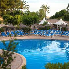 Salles Hotel Marina Portals пляж