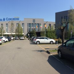 CDH Hotel Parma & Congressi Парма парковка