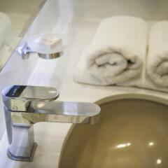 King Solomon Hotel Jerusalem Израиль, Иерусалим - 1 отзыв об отеле, цены и фото номеров - забронировать отель King Solomon Hotel Jerusalem онлайн ванная фото 2