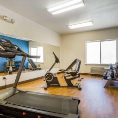 Отель Comfort Suites Tulare фитнесс-зал фото 2