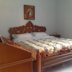 Отель House With one Bedroom in Roma сейф в номере