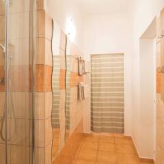 Отель 2 Bedroom Home close to Prague Castle Чехия, Прага - отзывы, цены и фото номеров - забронировать отель 2 Bedroom Home close to Prague Castle онлайн ванная фото 2