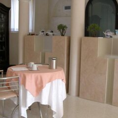 Отель Albergo Villa Alessia Кастель-д'Арио гостиничный бар