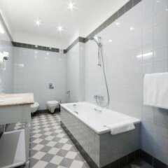 Skrunda Manor Hotel in Saldus, Latvia from 111$, photos, reviews - zenhotels.com bathroom photo 3