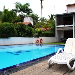 Отель Okvin River Villa бассейн