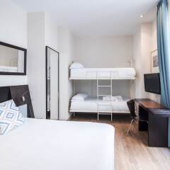 Отель Petit Palace Plaza de la Reina сейф в номере