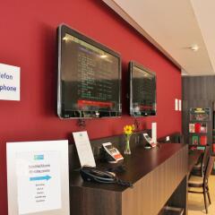 Отель Holiday Inn Express Zurich Airport Швейцария, Рюмланг - 1 отзыв об отеле, цены и фото номеров - забронировать отель Holiday Inn Express Zurich Airport онлайн банкомат