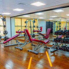 Отель Occidential Dubai Production City фитнесс-зал фото 2
