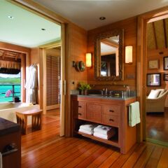 Отель Four Seasons Resort Bora Bora в номере