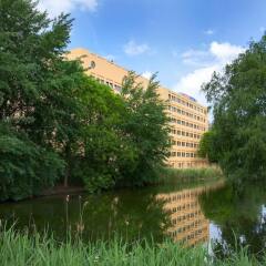 Отель a&o Amsterdam Zuidoost Нидерланды, Амстердам - 2 отзыва об отеле, цены и фото номеров - забронировать отель a&o Amsterdam Zuidoost онлайн приотельная территория