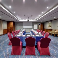 Отель Golden Tulip Al Barsha