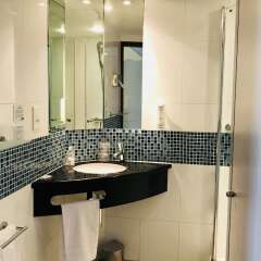Отель Holiday Inn Express PARIS-Canal de la Villette ванная фото 2
