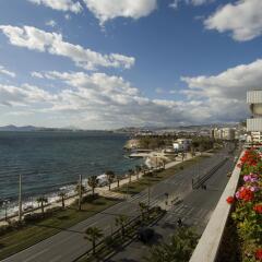 Coral Hotel Athens пляж