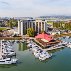 Отель Pacific Gateway Hotel Канада, Ричмонд - отзывы, цены и фото номеров - забронировать отель Pacific Gateway Hotel онлайн бассейн фото 3