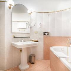 Hotel U Krale Karla ванная