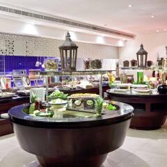 Отель Novotel Dubai Deira City Centre питание фото 2