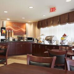 Отель Days Inn & Suites Langley питание