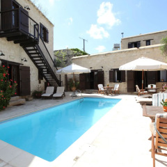 Отель Leonidas Village Houses с домашними животными