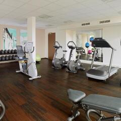 Отель Courtyard by Marriott Cologne Кёльн фитнесс-зал