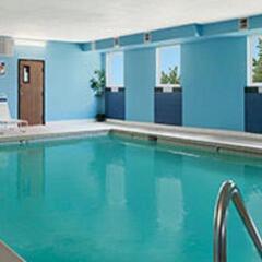 Отель Days Inn & Suites Romeoville бассейн фото 3