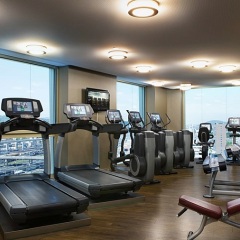 Renaissance Zurich Tower Hotel фитнесс-зал фото 4